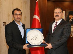 Yüksekova STK temsilcileri Vali Akbıyık'ı ziyaret etti