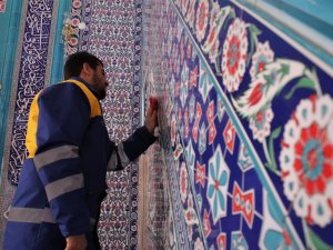 Camilerde gül kokusu yükseliyor