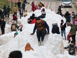 Kar kamyonlarla şehre geldi