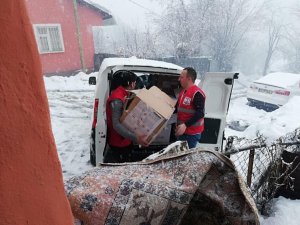 Kızılay Temel ve Akın ailesine yardım eli uzattı