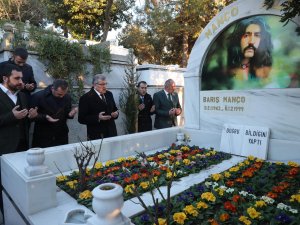 Barış Manço mezarı başında anıldı