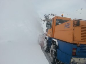 Hakkari’de 70 yerleşim yeri kapandı