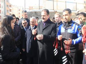 Hakkari'de Trafik farkındalık yürüyüşü düzenlendi