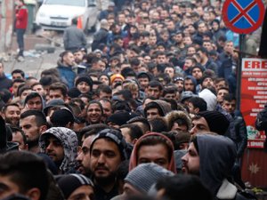 Geceden sıraya girdiler: Müracaatlar 5 bini aştı!