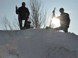 Çatı karları ekmek kapıları oldu