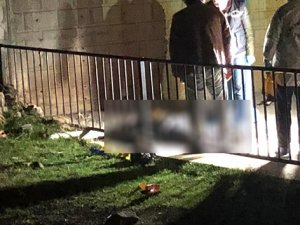 Korkuluklara bağlı erkek cesedi bulundu