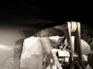 2 bin 800 rakımda zorlu karla mücadele çalışması