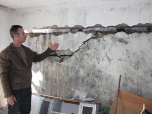 Hakkari’deki toprak kaymasında 7 evde hasar gördü