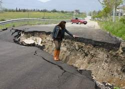YÜKSEKOVA ŞEMDİNLİ YOLU ULAŞIMA AÇILDI