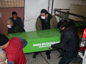 Zehirlenerek ölen 5 kişinin cesetleri adli tıpa getirildi