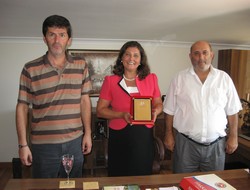 Sibel Geze’ne teşekkür plaketi