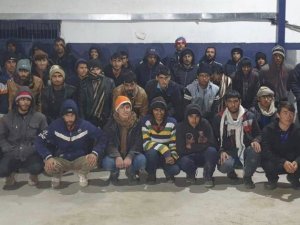 15 kişilik minibüsten 40 kaçak göçmen çıktı