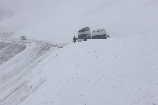 Van'da 76 yerleşim yeri ulaşıma kapandı