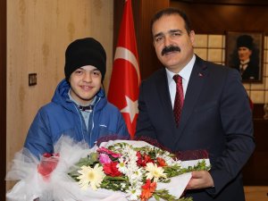 Otizmli çocuklardan Vali Akbıyık'a ziyaret