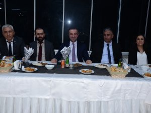 Hakkari’de avukatlar günü halaylarla kutlandı