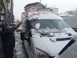 Hakkari’de kar yağışı yerini yağmura bıraktı