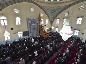 Hutbe' nin konusu "İş Ahlakı ve Onur"