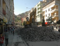 hakkari'de yol yapım çalışmaları devam ediyor