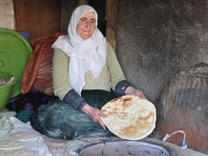 Vazgeçilmez tad: Tandır ekmeği