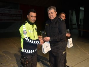 Hakkari’de Karayolu Trafik Haftası kutlandı