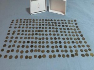 220 adet altın sikke ele geçirildi