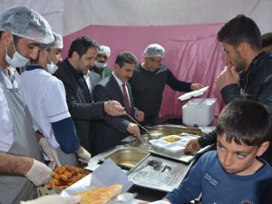 Türk Kızılay'ı Hakkari Şubesi iftar çadırı açtı...