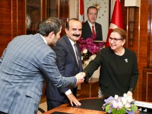 Ak Parti heyetinden Bakan Pekcan’a ziyaret