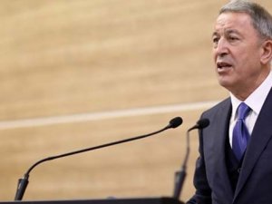 Bakan Akar ve komutanlar sınır hattında