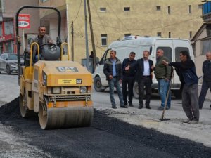 Belediye asfalt yama çalışmalarına başladı