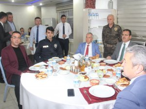 Vali Akbıyık, polis ve kurum amirleri ile iftarını açtı