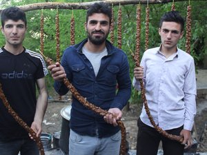 Yılda 500 ton cevizli sucuk üretiyorlar