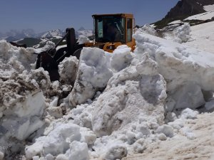 3 bin rakımlı yaylada zorlu bayram mesaisi!