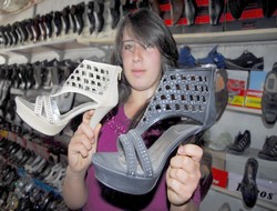 Genç kızların ayakkabı merakı