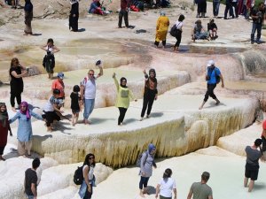 Başkale travertenlerine yerli turist akını