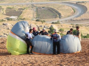 ilk defa yamaç paraşütü hedef yarışması yapıldı