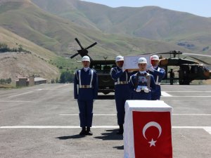 Şehit Teğmen Dolunay için Hakkari'de tören düzelendi