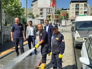 Hakkari’de temizlik çalışmaları sürüyor...