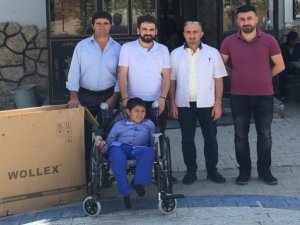 Hakkari’den Başkale’ye tekerlekli sandalye desteği