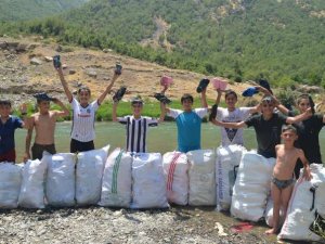 Terlikler kürek, pet şişeler botları oldu