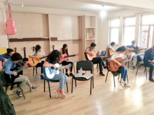 Belediye'nin yaz kurslarına büyük ilgi