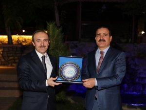 Hakkari’de Vali Epcim onuruna yemek verildi