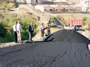 Belediye yukarı merzan mahallesi yollarını onarıyor
