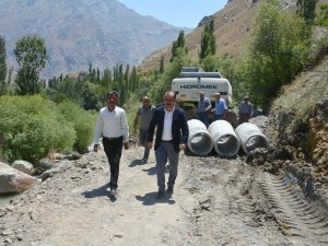 Belediye Bağlarda çöken yola müdahale etti