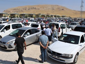 Açık oto pazarında düşük model araçlara rağbet