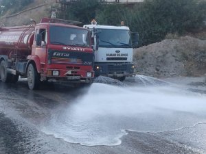 Hakkari caddeleri tazyikli suyla yıkandı