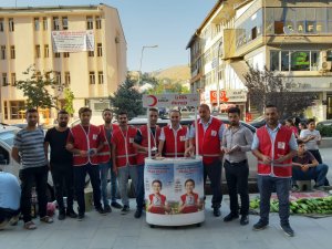 Hakkari Kızılayı kurban bağışı için stant kurdu