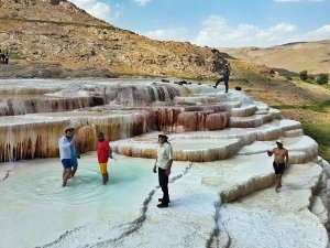 Başkale’deki travertenlere yoğun ilgi