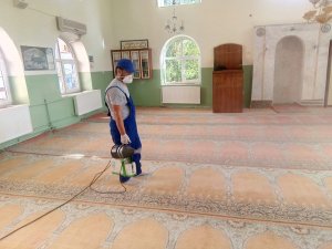 Hakkari'de camiler ve parklar dezenfekte edildi