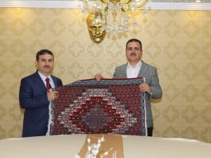 Hakkari Vali Yardımcısı Pala ve kaymakamlara veda yemeği