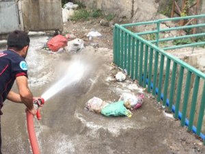 Hakkari'de dere yatakları tazyikli suyla yıkandı